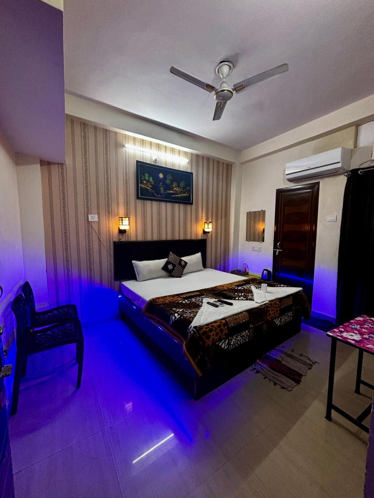 Gully Ghar Hotel Варанаси Екстериор снимка