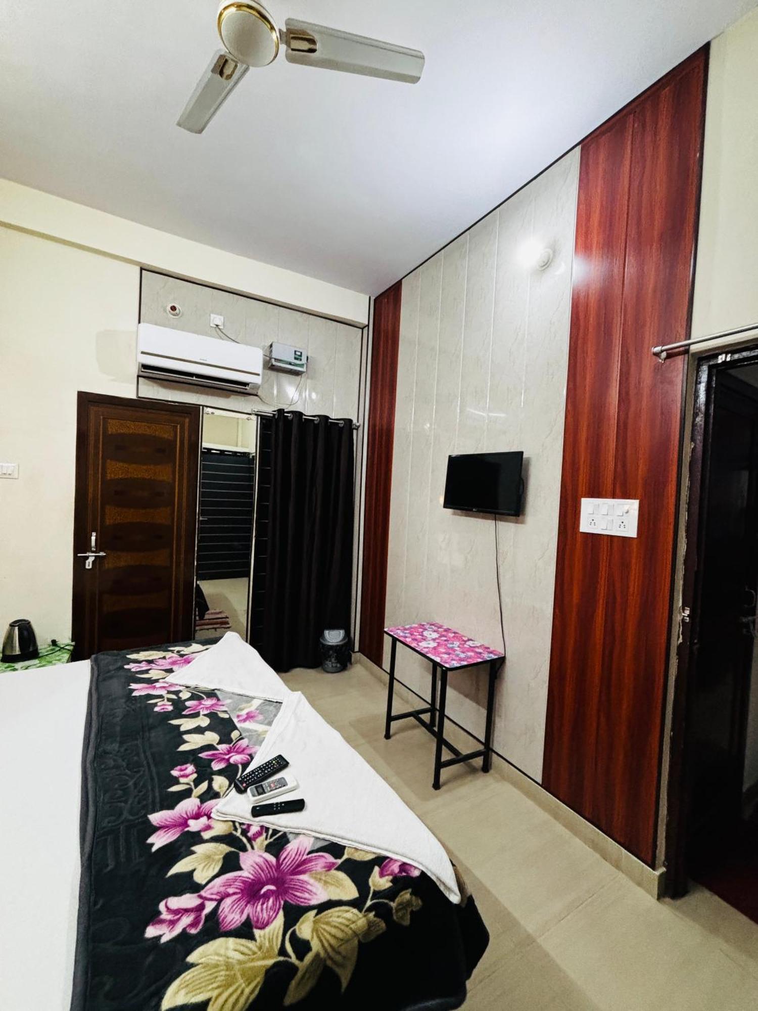 Gully Ghar Hotel Варанаси Екстериор снимка
